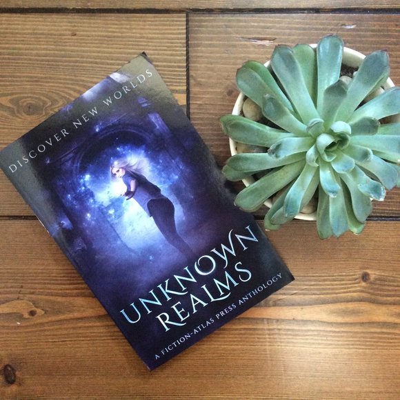 Signed Paperback: UNKNOWN REALMS Fantasy & Science Fiction Anthology - Picture 1 of 2
